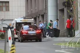 直击北京高考试卷押运：民警全程跟车，车上装智能追踪系统图片