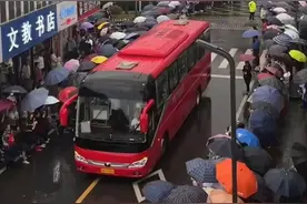 自带流量的安徽毛坦厂中学：熟悉的“经典送考”画面又回来了图片