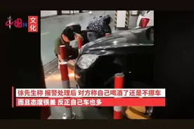 男子焊铁桩围住占位车，要求对方公开道歉，否则别想走图片