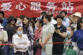 直击聊城高考|家长穿旗袍送考，寓意“旗开得胜”图片