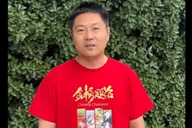 泰安高考首日，老师身穿“战袍”暖心陪伴，金榜题名寓意美好图片