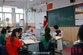 中职生走入高考考场图片