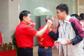 少年豪情出征去！中山迪茵公学千名学子首战高考图片