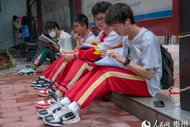 直击贵州2023年高考首日现场图片