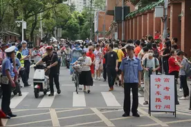 广东2023年高考首场顺利进行，70万考生赴考图片
