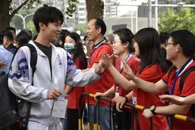 高考首日，名场面直拍→图片