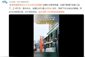 婚礼车队遇送考车队新郎隔窗发红包 互送祝福图片
