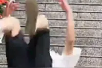 社牛考生第一个出校门表演后空翻 瞬间燃爆全场图片