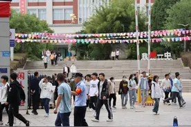 现场直击｜曲靖70512名学子赶考逐梦图片