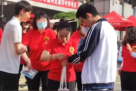视频直击|向日葵、小红旗、气球……通州数千名高考生和家长的热血逐梦图片