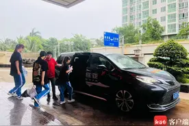 关注高考 | 暖心！文昌50多辆车爱心送考图片