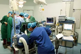 7.5小时抽丝剥“茧” 解开百结愁“肠” 厦门大学附属第一医院杏林分院成功施行高难度肠粘连松解术和小肠排列术图片