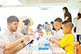 深圳市龙华区各所幼儿园在实践中探索适合本地幼儿的双语教学模式图片