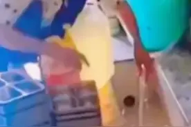 小便池里洗餐具？幼儿园园长自己吃得下这碗饭吗图片