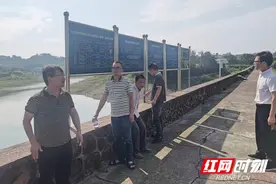 慈利县零溪镇人大代表对白羊峪水库进水渠开展调研活动图片