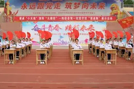 滨州娃精彩演绎“课桌舞”图片