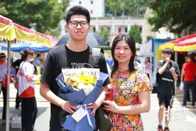 “花式”陪考，看看深圳高考“家长团”有多拼图片