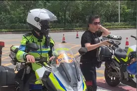 江门：考生忘带证件，公安铁骑10分钟帮忙拿回图片
