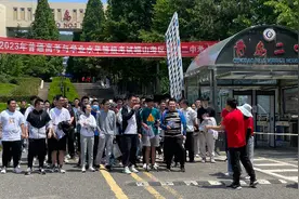 果然视频｜青春的模样！青岛二中高考生齐唱校歌走出考场图片