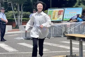 他们的高考｜奔赴下一场山海！青岛二中考生唱着校歌出考场图片