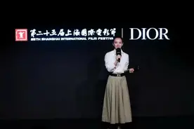 章子怡获颁“年度女性电影人”殊荣 “每一次自我突破都来自好奇心和无畏心”图片