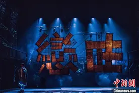 音乐剧《恋曲》在京首演 “戏中戏”呈现跨越时空的爱情图片
