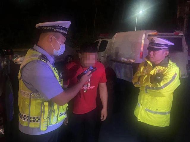 5月酒驾数据新出炉，福建一男子被查后痛哭，担心影响孩子！