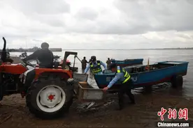 中俄两大界江进入夏季35天禁渔期图片