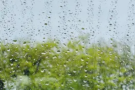 带伞！北京今天仍有雷雨，短时阵风较强，最高温30℃视频封面