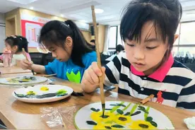 囧事不断，多孩家庭带娃烦恼多 保姆和托育机构选择“难”图片