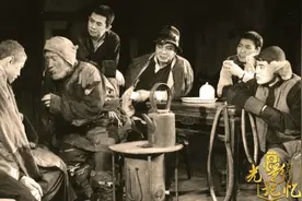 71年前的今天北京人艺诞生！杨立新揭秘首都剧场“暗藏玄机”视频封面