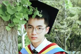 “不建议这么送毕业礼物，因为往届没有……”图片