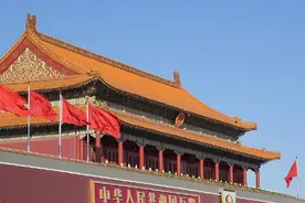 天安门城楼13日起恢复对外开放，游客须提前实名预约