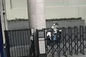 外卖小哥路上接到“新订单”，果断送往派出所……图片