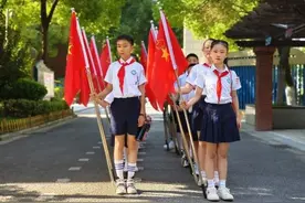 合肥市六安路小学中铁国际城校区举行2022级一年级第一批少先队员入队仪式图片