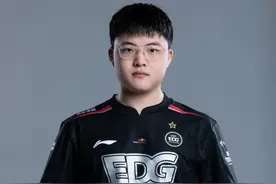 EDG正式发布Uzi夏季赛定妆照！这就是瘦下来的神吗？图片