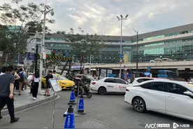 网约车扎堆等接客，这条路“肠梗阻”！交警回应：将严格执法图片