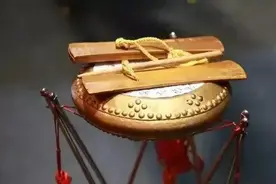 一张大鼓敲响“两面人生”图片