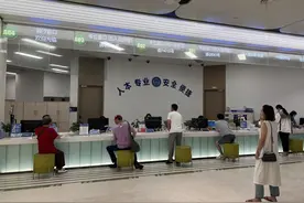 双休日爆满！杭州出入境办证仍处高峰，重要提醒来了图片
