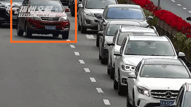 @闽A52L3J、闽A52M2V、闽A075AF……福州这些车辆强行“加塞”已被抓拍！