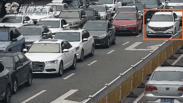 @闽A52L3J、闽A52M2V、闽A075AF……福州这些车辆强行“加塞”已被抓拍！