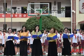 芦淞区何家坳小学举行“时光留‘夏’、少年‘毕’有为”毕业礼图片