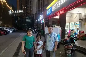 赞！10岁女孩坐反公交迷路了，热心公交司机送她回家图片