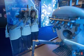 “奋斗者”号、“蛟龙”号、“东方红3”号……来这个展看当代中国航海重器图片