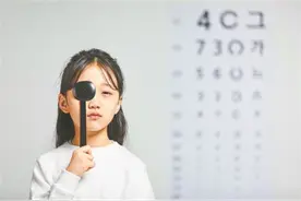 青少年近视高发 这些网红产品有用吗？权威专家发声图片