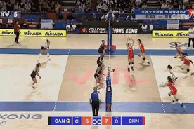 好样的！中国女排3比0战胜加拿大队图片