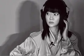 谭卓：在自己的星球里不停自转图片