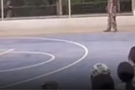 学生军训表演武术，突然翻墙惊呆教官图片