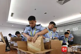 扬子晚报记者探访高考评卷大本营，209万余份试卷是这么“打分”的图片