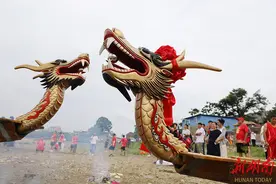 龙船下水图片